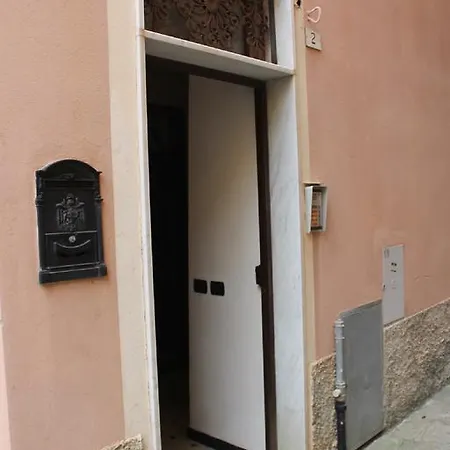 A Due Passi Dal Mare Guest house *